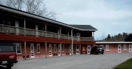 Cool City Motel Two Rivers Exterior photo